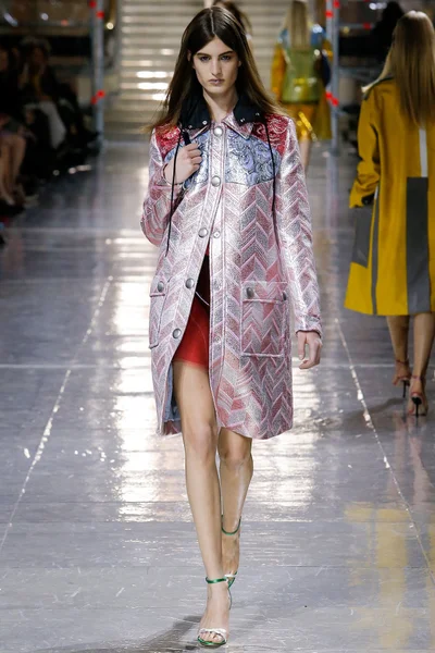 Look 37